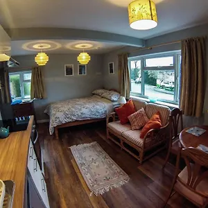 https://cheltenham-studio-apartment.tophotelsbath.com
