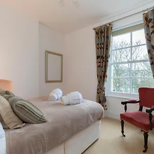 Apartment High Columns - Superb 2 Beds 2 Baths And Free Parking, Cheltenham
